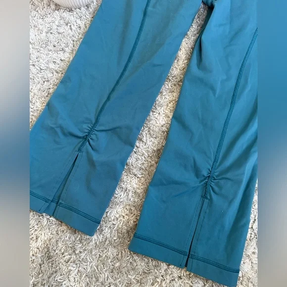 Lululemon Gather and Crow Cropped Leggings 21” - Picture 3 of 9